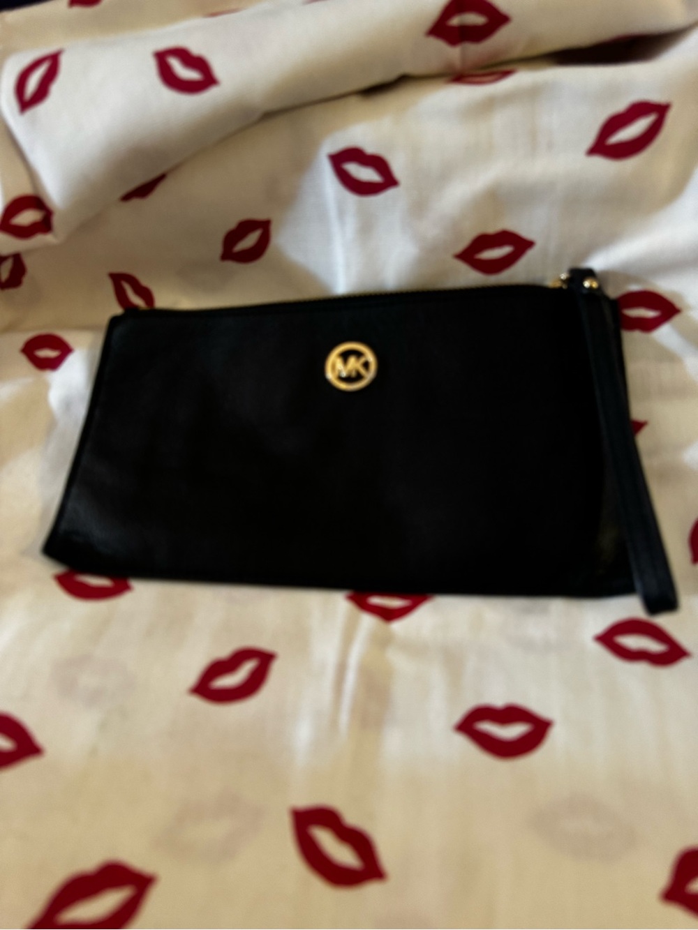 NWOT Michael Kors large black wristlet pebble Leather with Gold Logo. Classic . - Picture 3 of 10